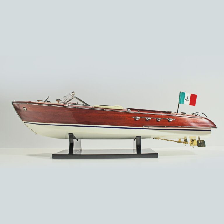 Handmade speed boat model of the Riva Aquarama